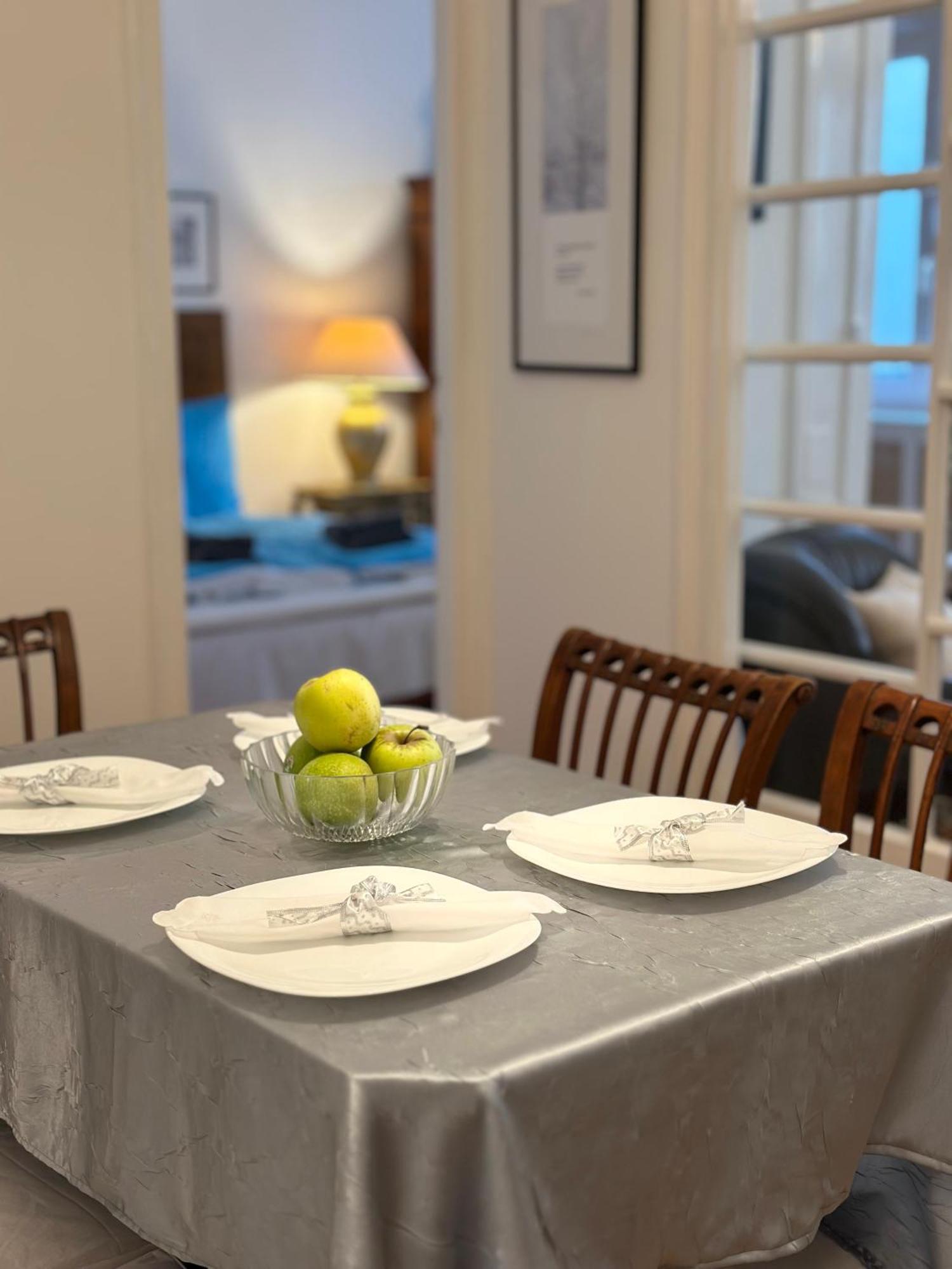 Dinerdowntown In Vaci Street With Free Garage * Будапешт