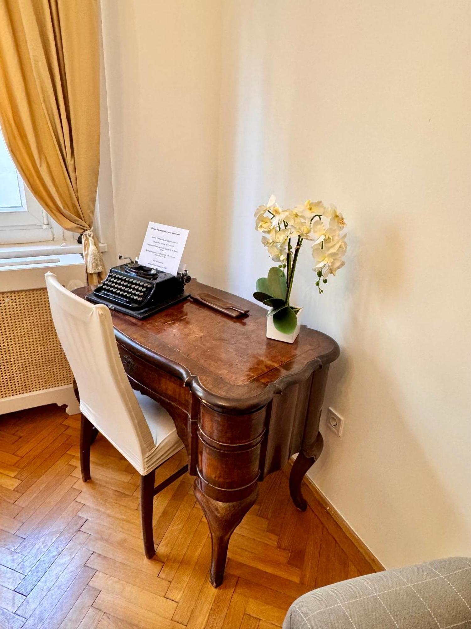 Dinerdowntown In Vaci Street With Free Garage Апартаменты *